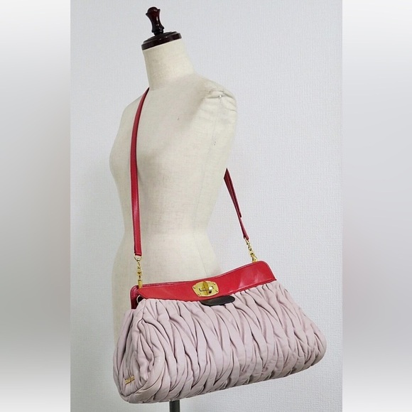 Miu Miu Red and Cream Clutch - Picture 8 of 16